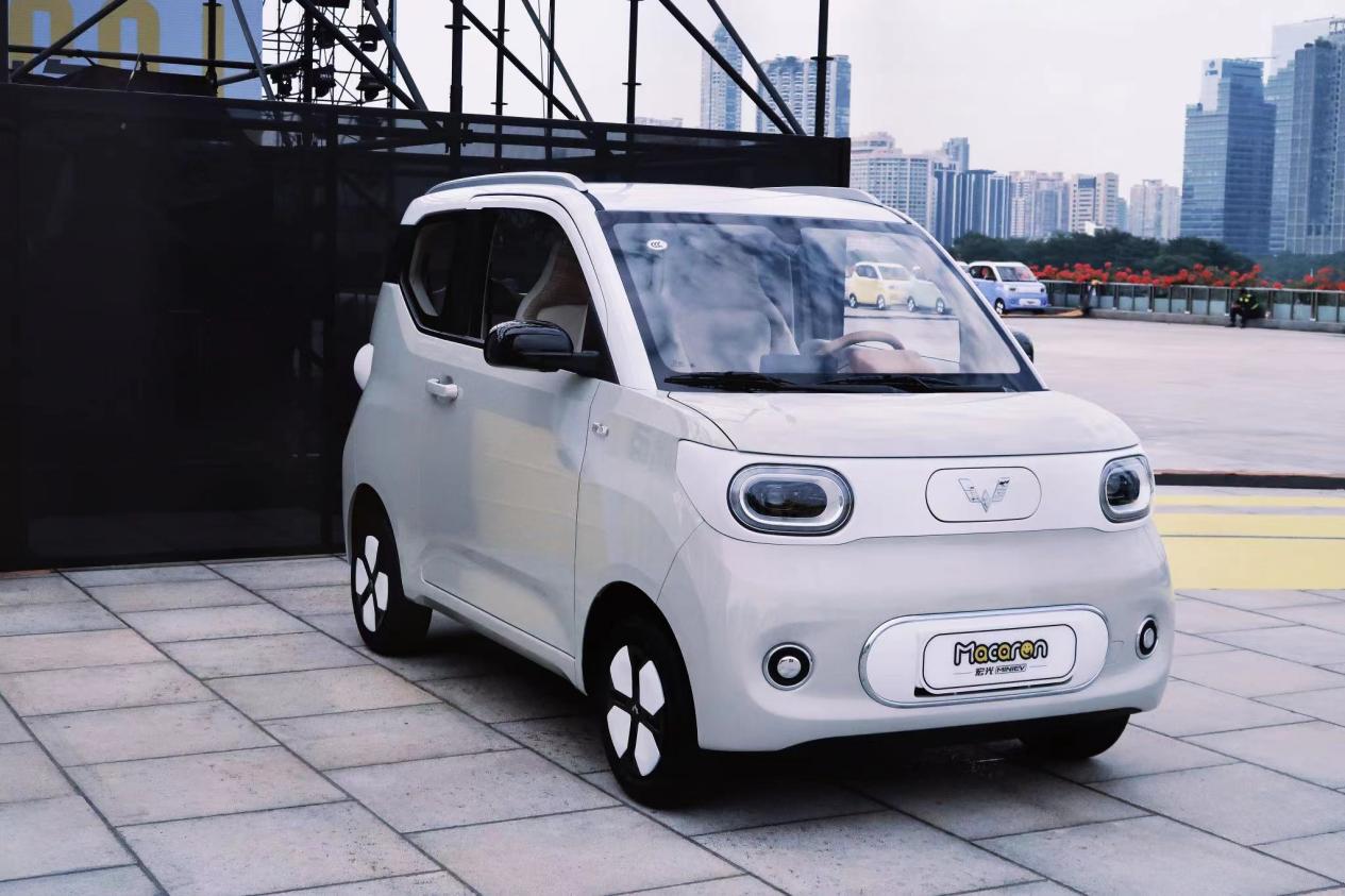 4万68同级有我就没他!聊聊五菱宏光miniev第三代马卡龙