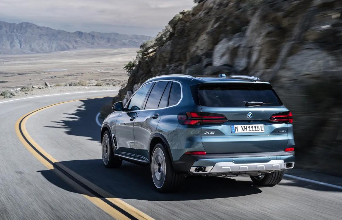 2024款宝马x5,中期改款后全系"带电",可纯电行驶110公里