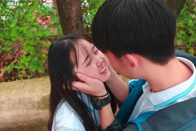 初中女生早恋了怎么办?妈妈一招解决问题,网友却提出疑虑