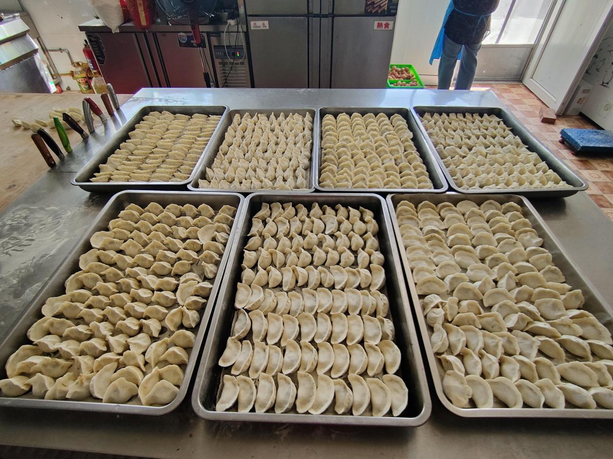 看看咱们"老工友"!东风街道羊二社区"老工友"助人自助服务队