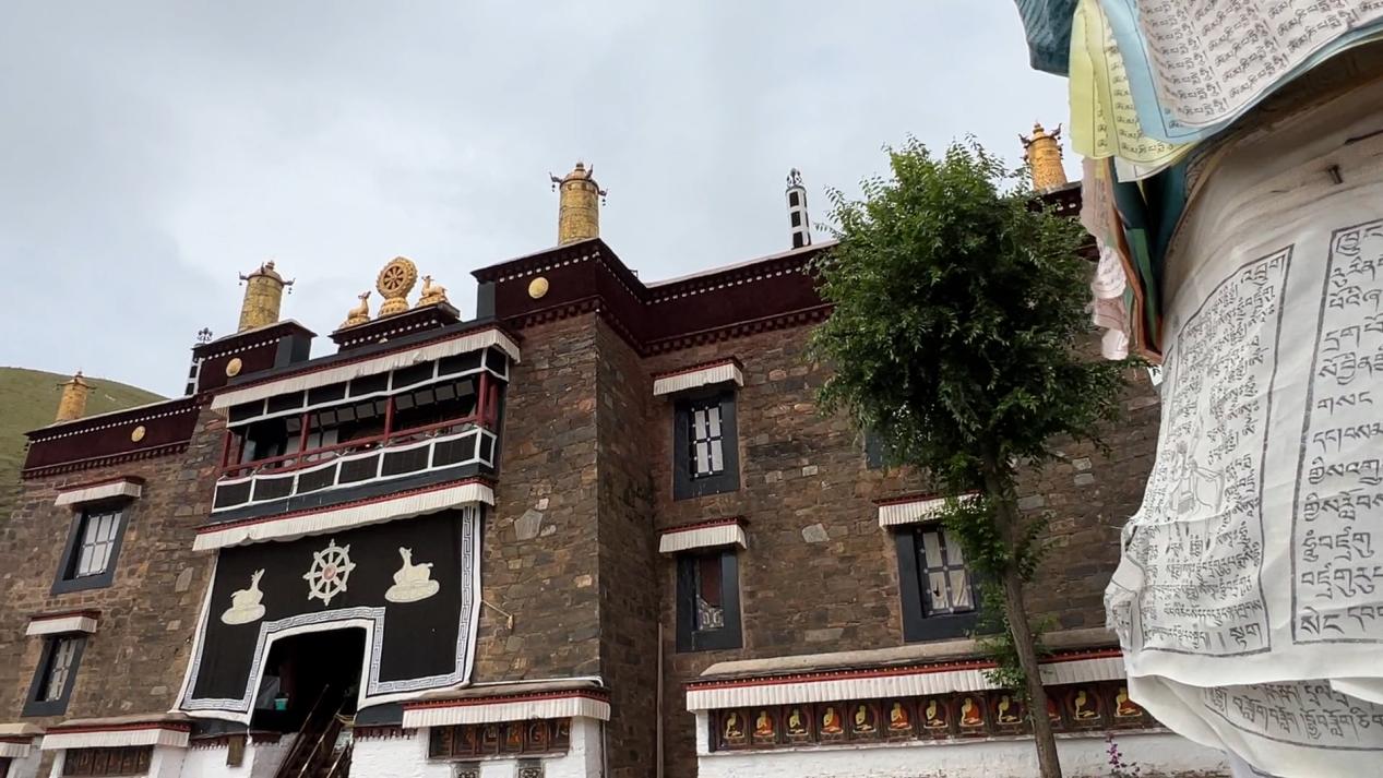 西藏第一所喇嘛学府—敏珠林寺