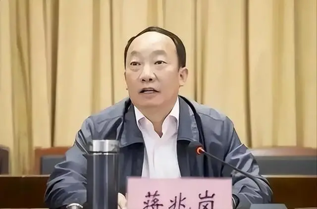 案例:云南女色虎罗敏,曾是部队"最美军花",靠陪睡上位