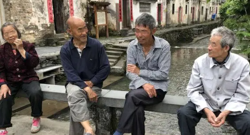 回顾:灭门案:男子买苹果炫富惹来杀身之祸,1家4口3死1伤