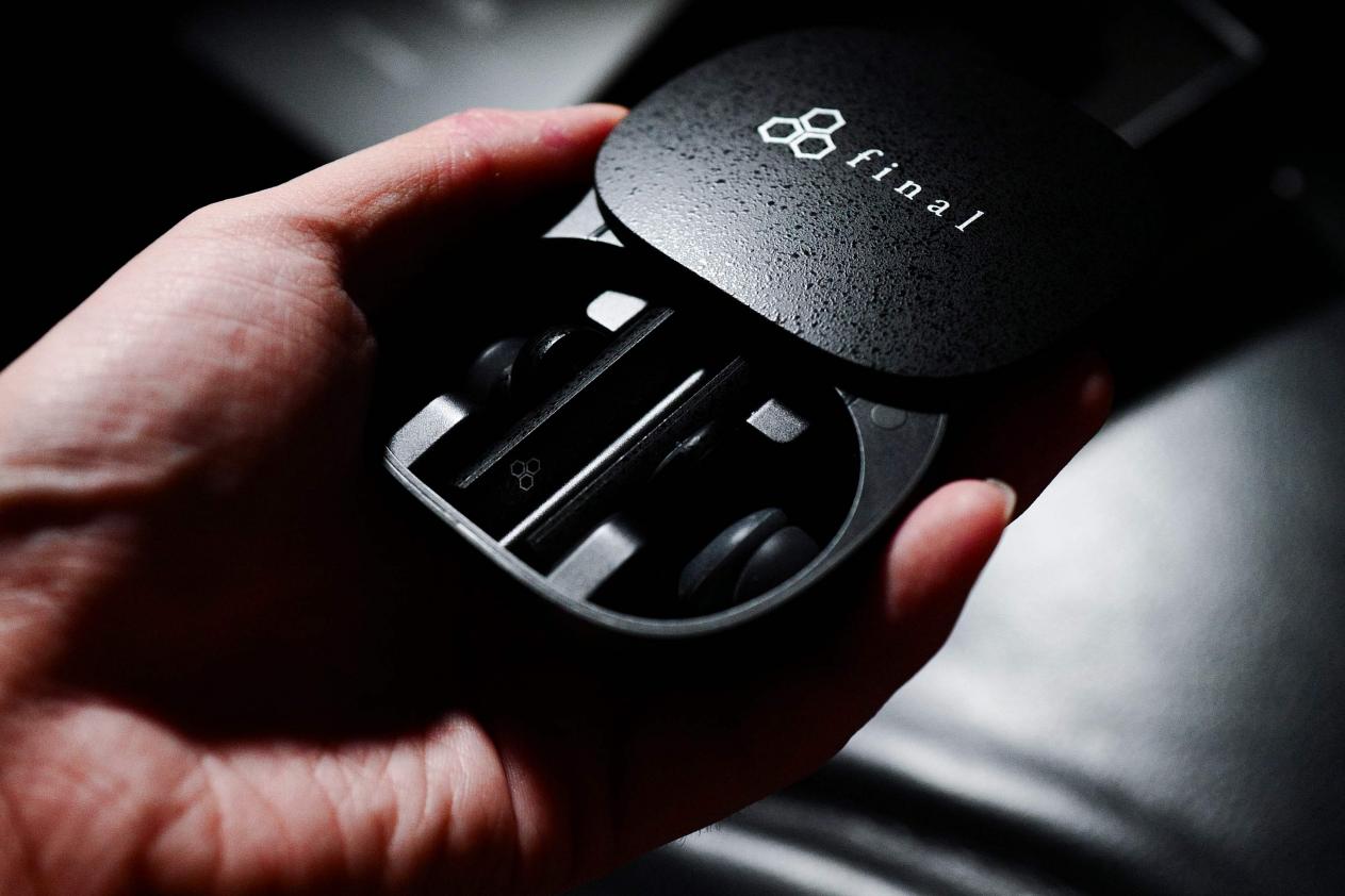 「详评」为什么说final ze8000是hifi品牌真无线耳机"天花板"?