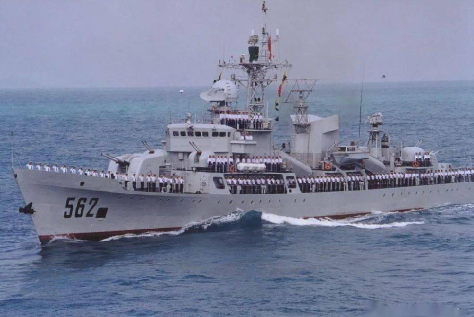 全封闭,全自动的"早产儿",人民海军053h2型导弹护卫舰的故事