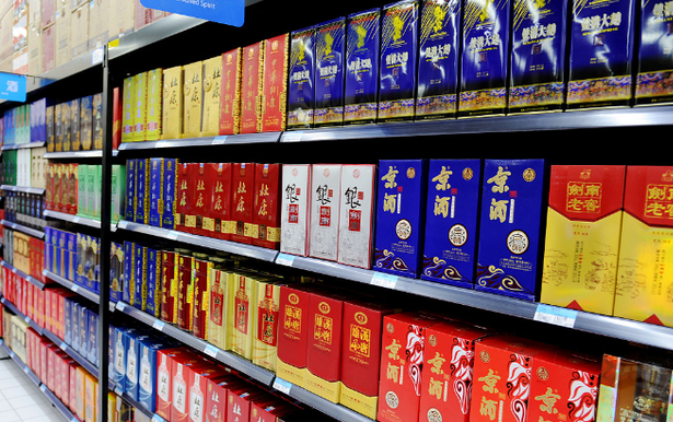 同样是白酒,为啥烟酒店卖的要比超市里的便宜?看完涨知识了