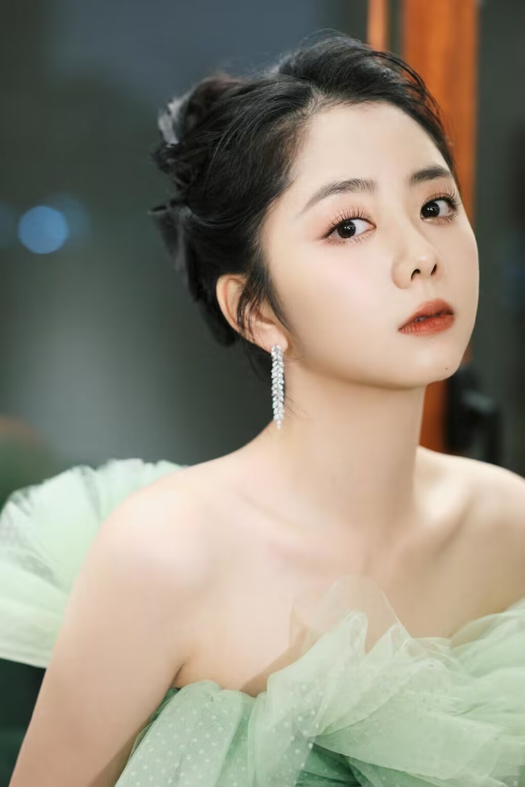 很难想象谭松韵都32岁了,真的好漂亮,好灵动!