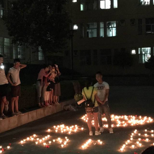 我送外卖供女友读大学,四年后惨遭分手,愤怒为她送上新婚贺礼