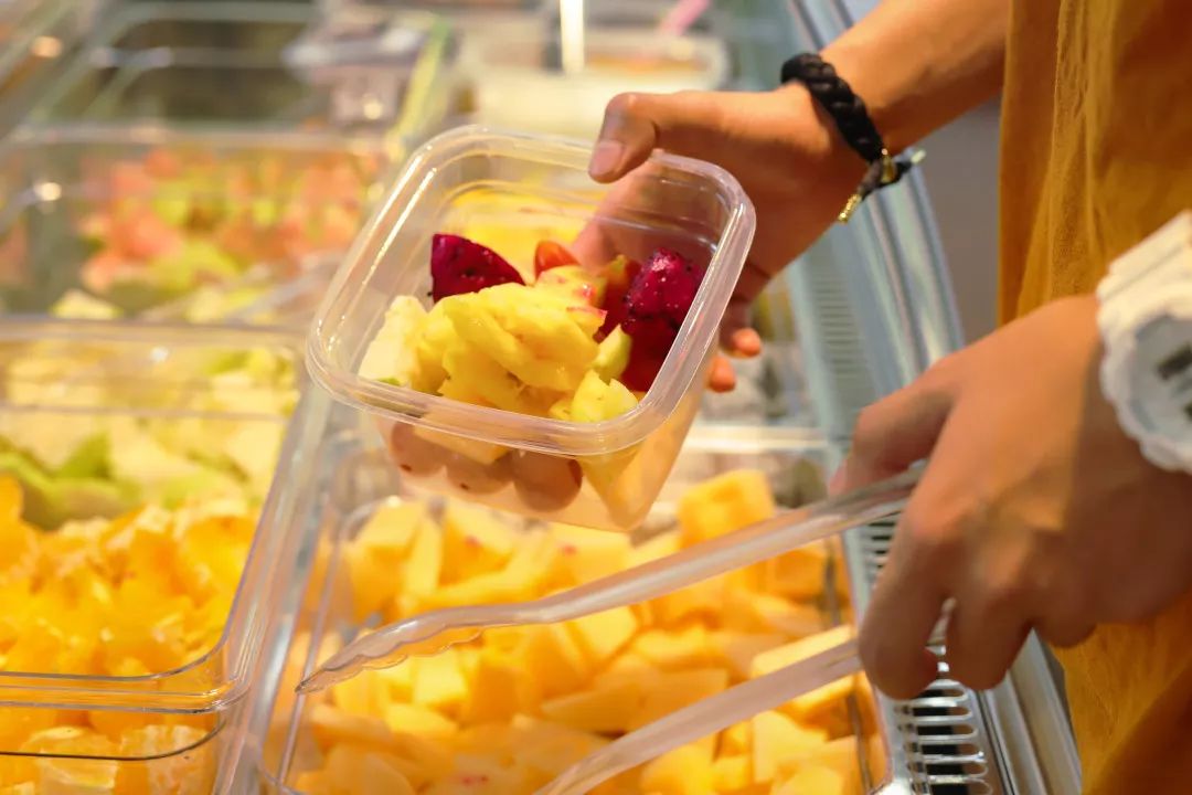 地摊经济新宠:水果捞摆摊制作技巧