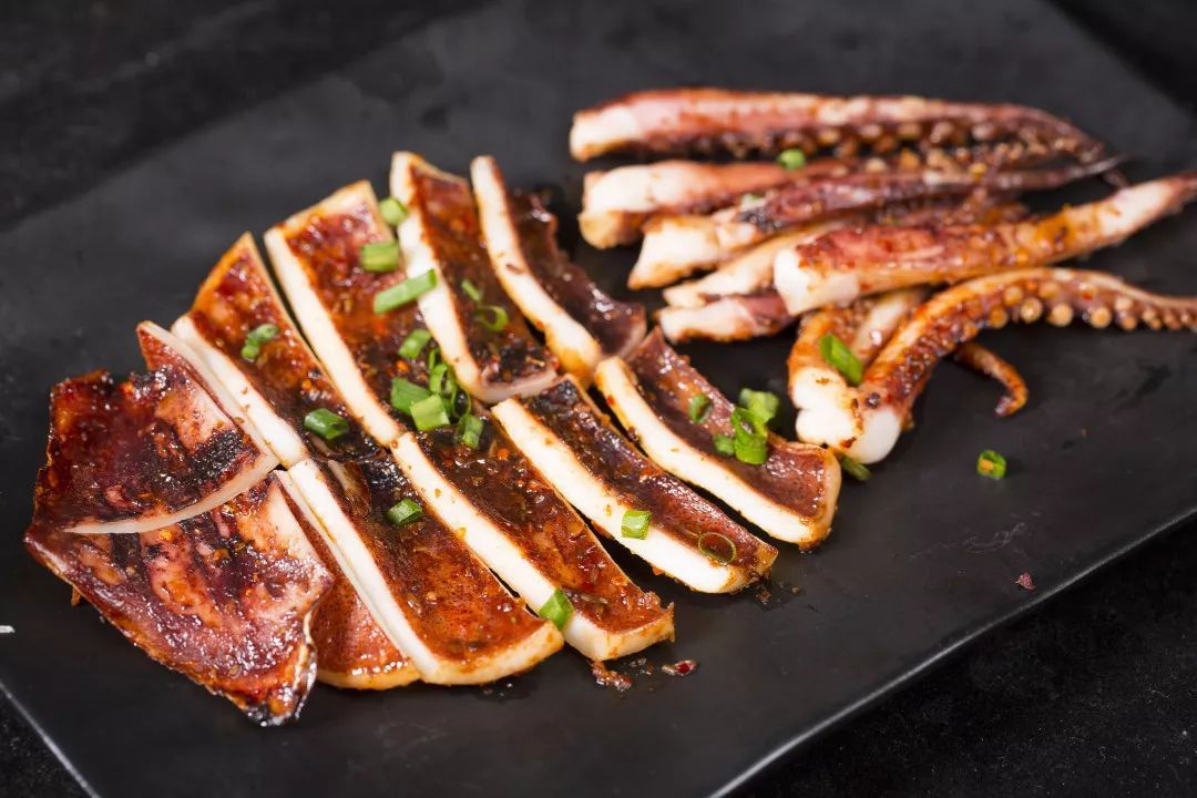 我,在东莞被裁员,为了生活选择摆摊卖小吃,1年就挣了30万