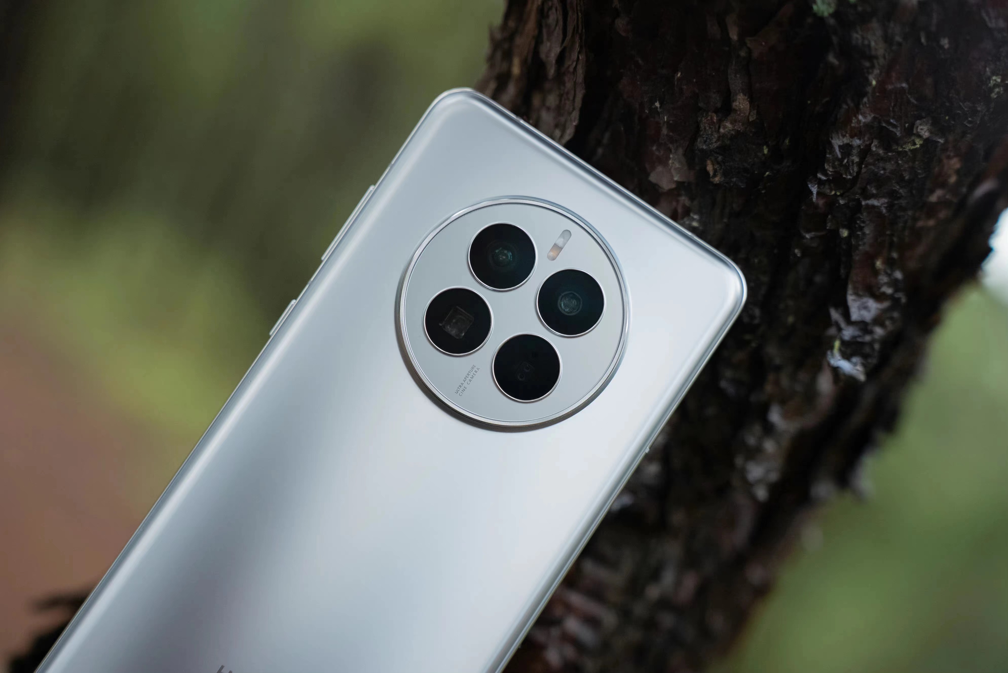 华为mate50 pro迎来破发,全系降1400元,鸿蒙3.0系统不会卡