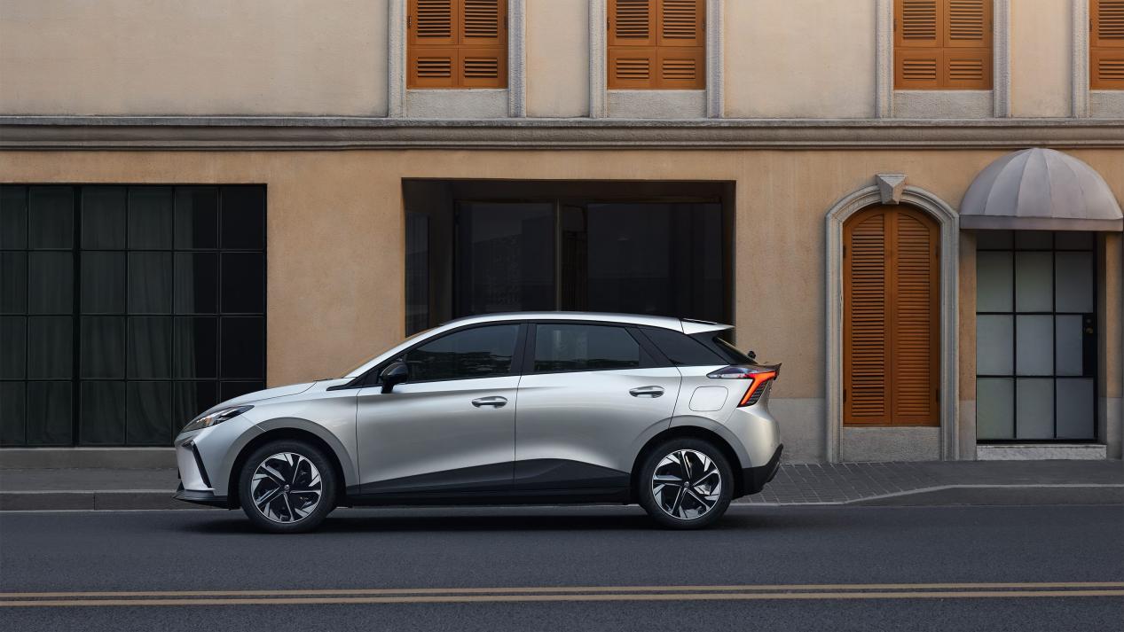 mg4 ev和比亚迪海豚,谁才是城市新能源代步车之王?