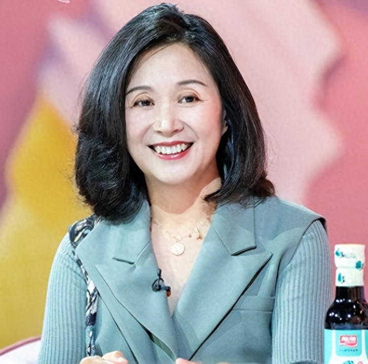 事实证明,离开非诚勿扰的黄菡老师,已经在别的道路越来走越远!