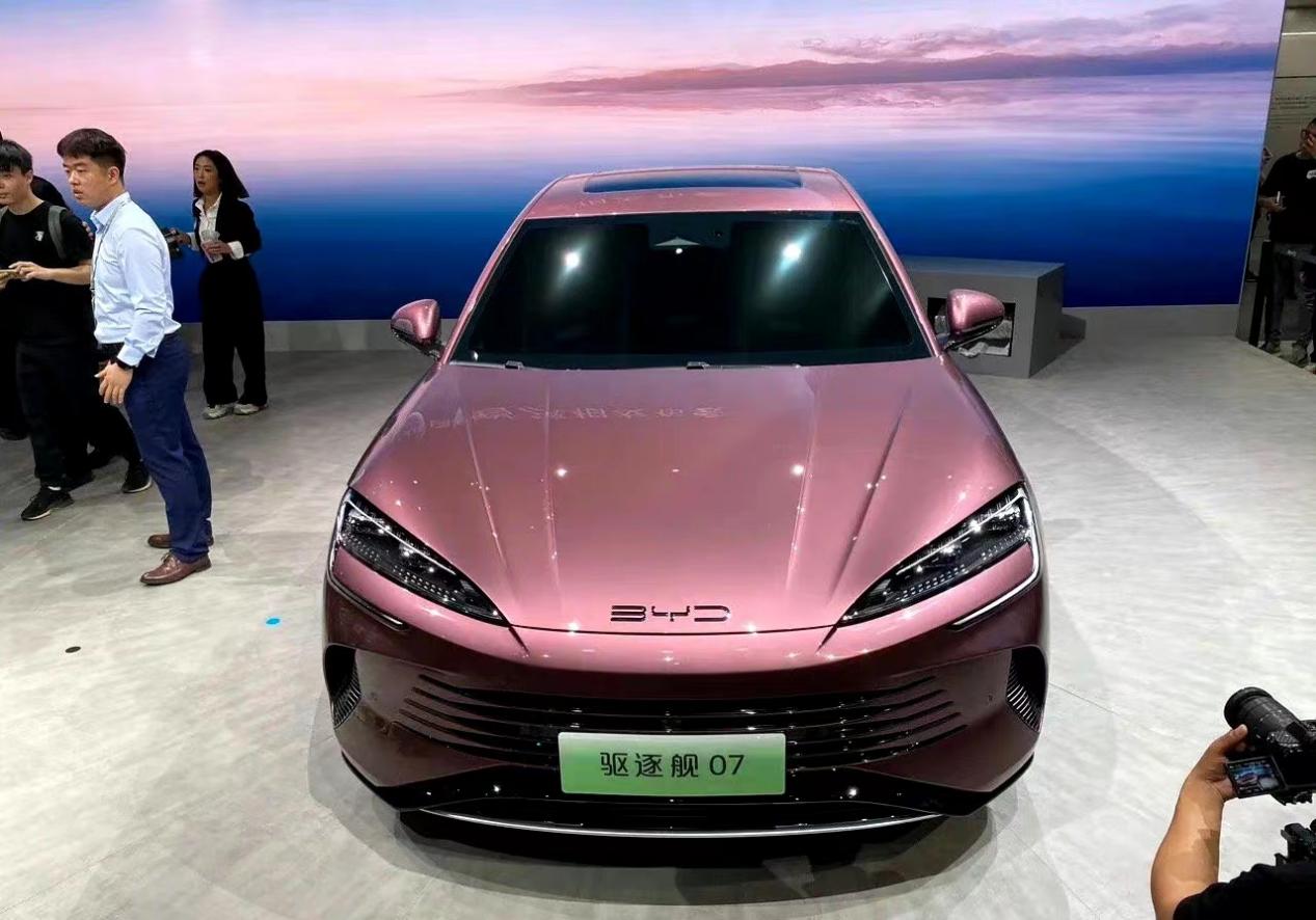 比亚迪发布海鸥,7.88万元起,高端品牌仰望u8售价109.8万