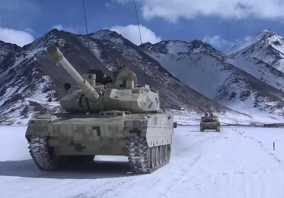 疑创新世界纪录,中国15式开上5300米高原,印度坦克根本够不着?