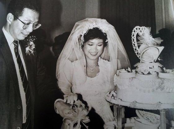 李显龙30岁丧妻,抗癌11年,常与相伴37年的第二任妻子秀恩爱