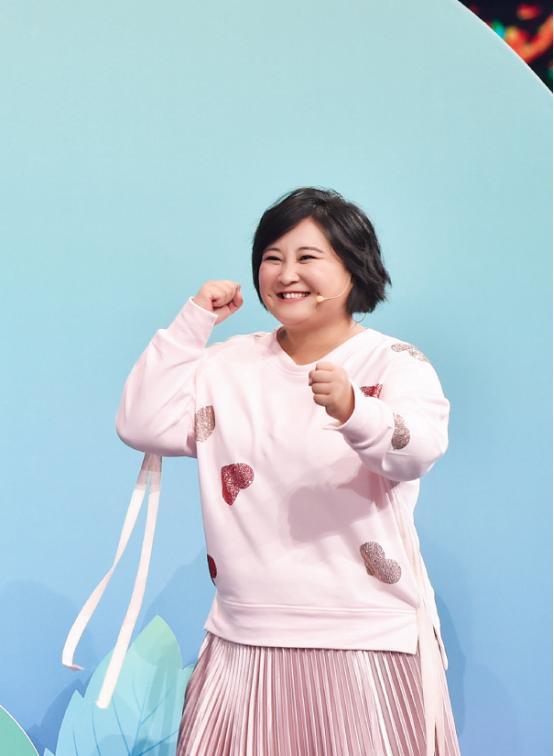 贾玲如何做到又胖又美?她的这些显瘦穿搭你不得不学!