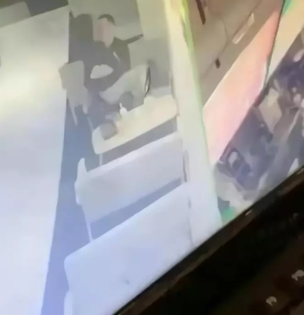 温州星巴克情侣事件87秒视频火爆流出,网友:太刺激了