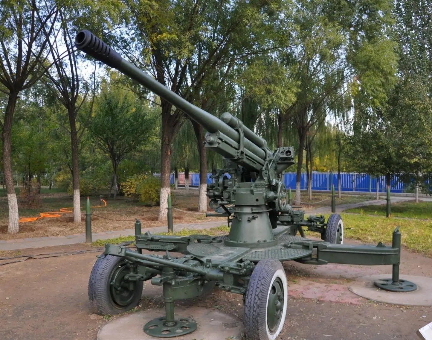 国产防空武器之一,72式85毫米高射炮