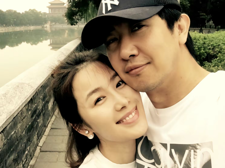 鄢颇的现任妻子 老婆图片