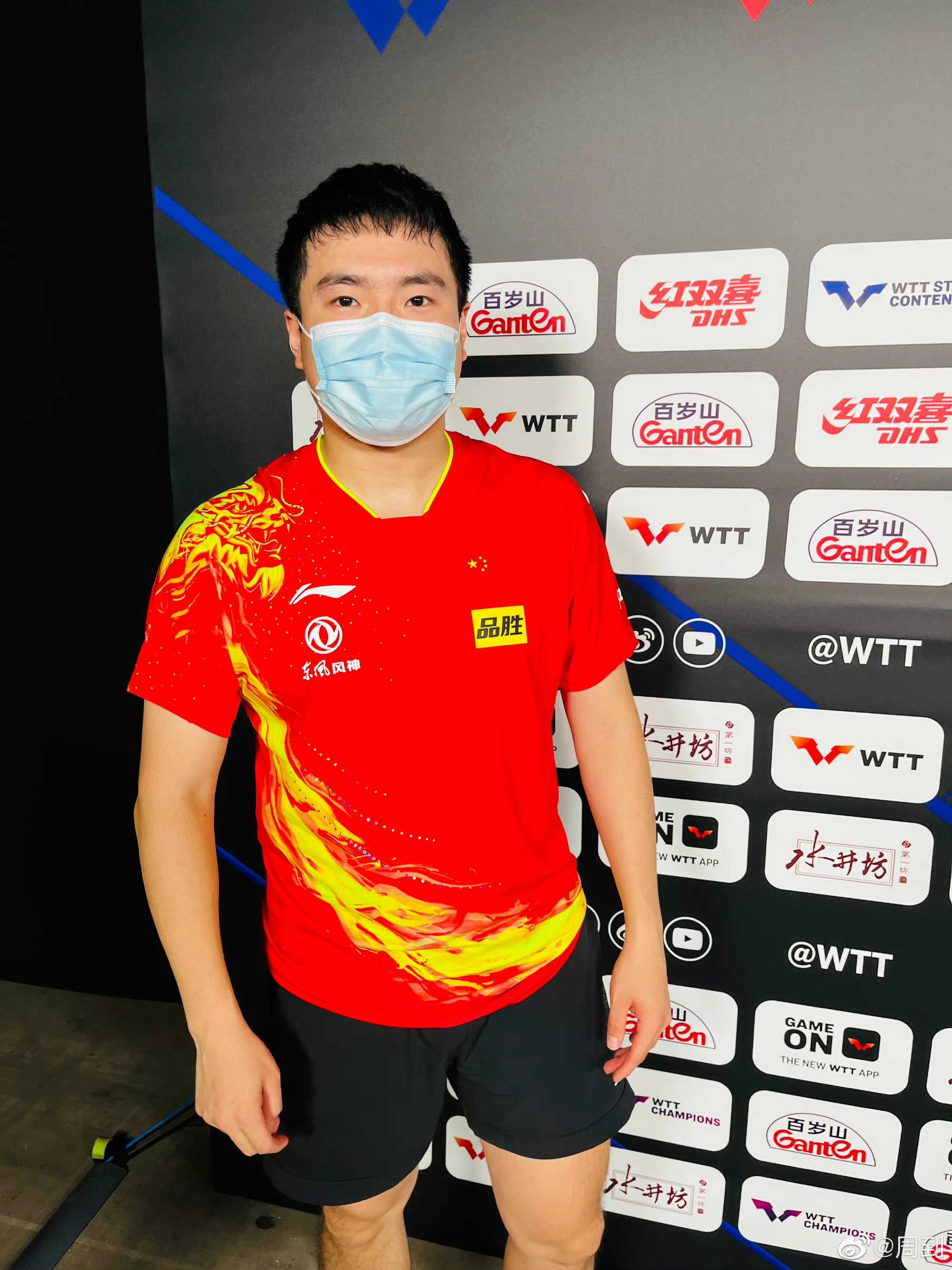 秦志戬头发更白了,梁靖崑手握三赛点惨遭淘汰,球迷:想念樊振东