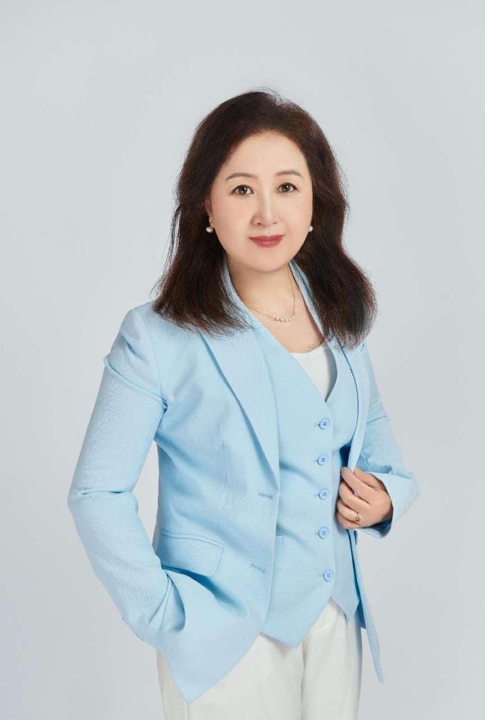 书画家王素华荣获"人民书画家"光荣称号