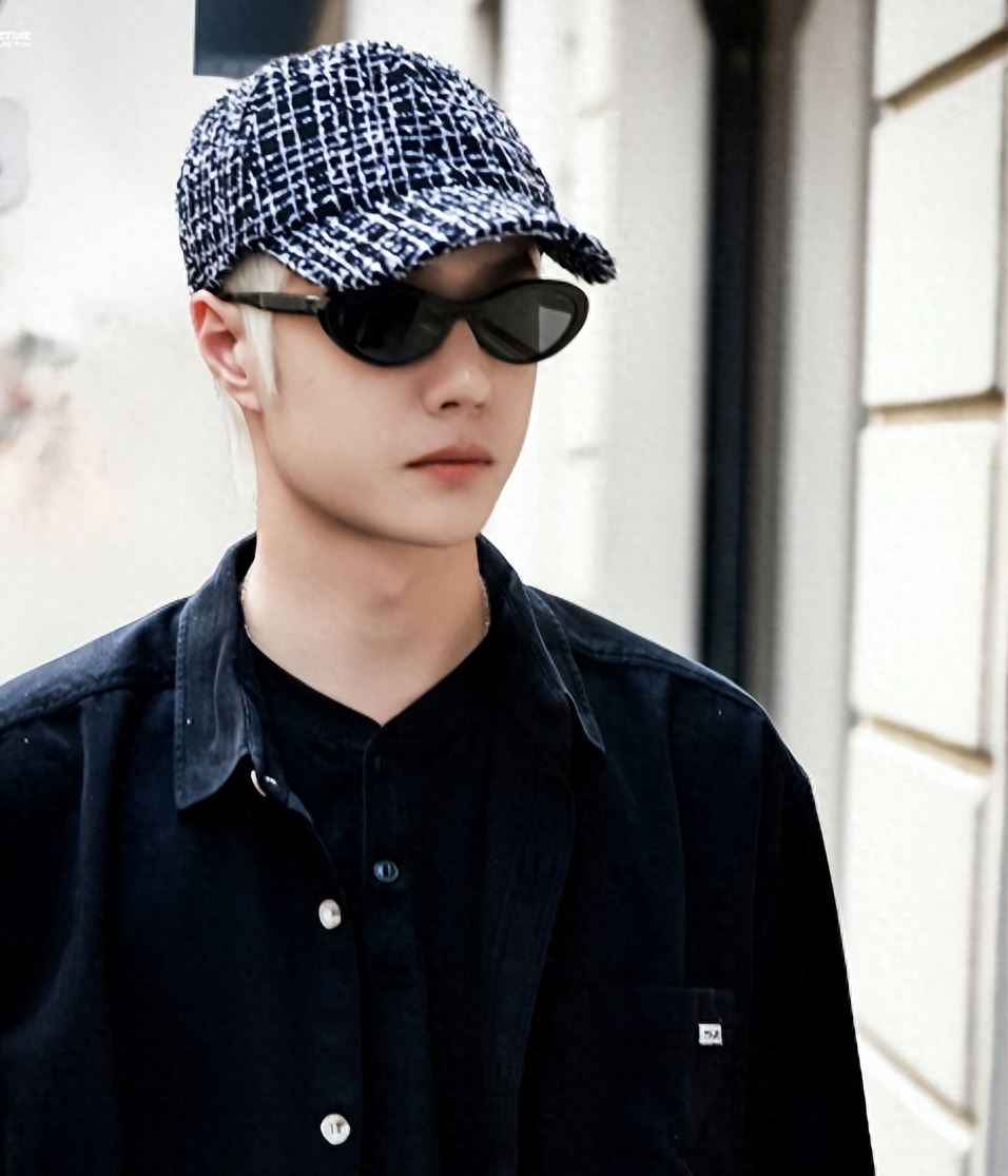 王一博现身巴黎阵仗大!7位助理贴身伺候,自己一分钱都不必花