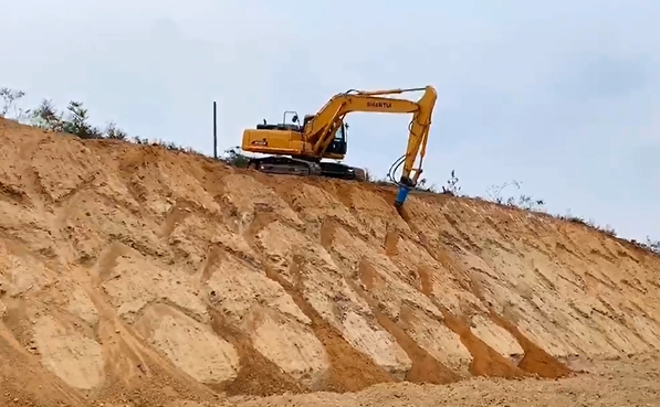 边坡开槽设备首选——纵向铣挖机