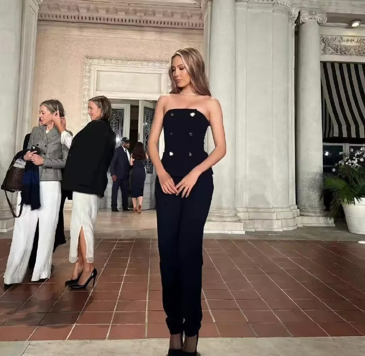 谷爱凌不漂亮但很高级,这穿衣打扮,一看就是"高知分子"