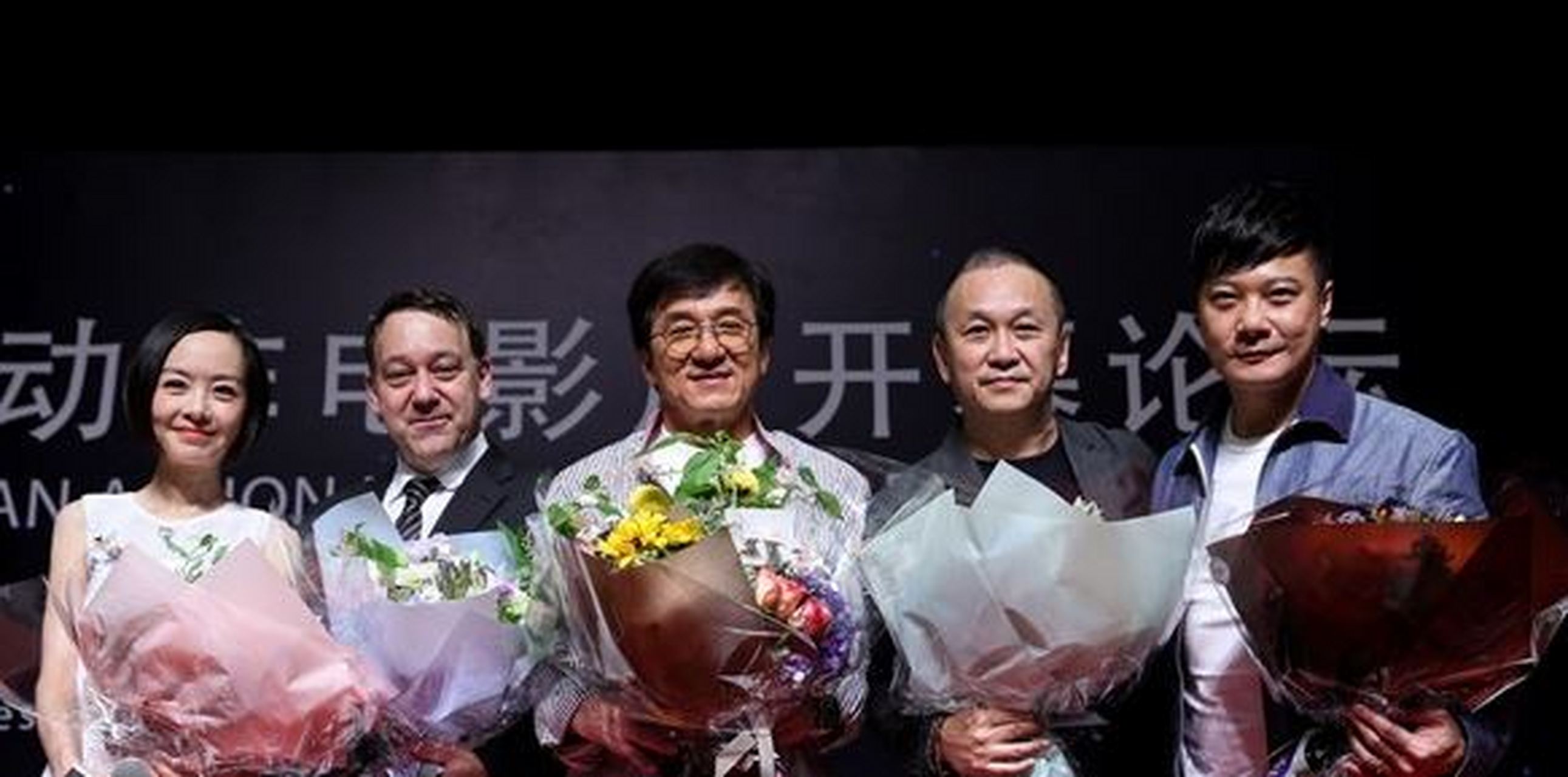 《特务迷城》是陈德森执导,成龙主演的一部电影,投资巨大但票房不佳.