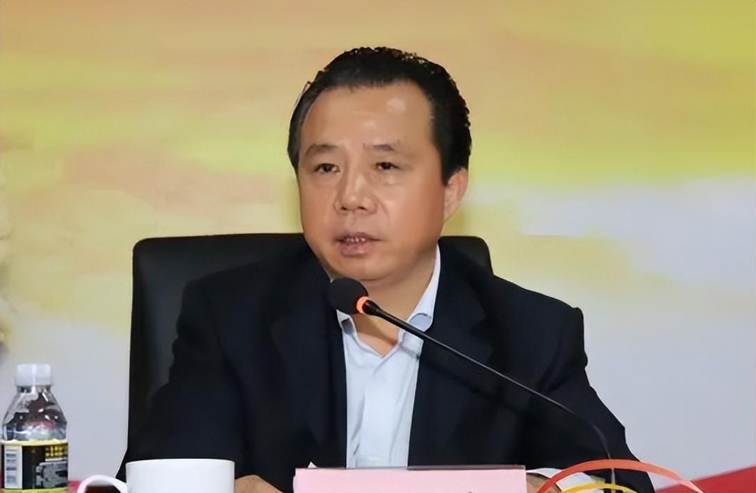 纪实:广东"巨贪"杨思涛:35岁担任军职,在美国有30套豪宅