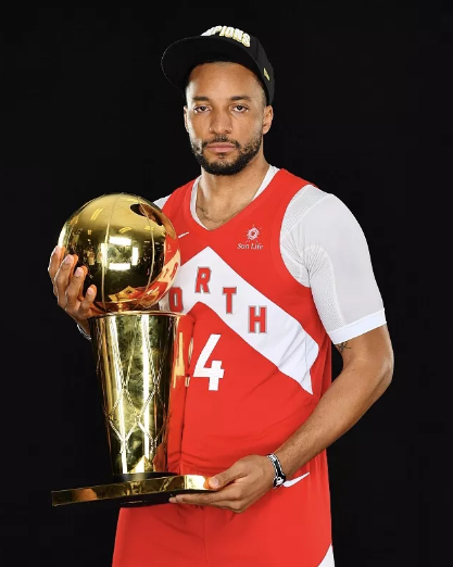 板凳席的挑战:诺曼·鲍威尔在快船的职业生涯面临的难题