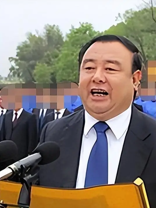 案例:江西"色老虎"落马:包养亲侄女当情妇,敛财1.95亿判死缓