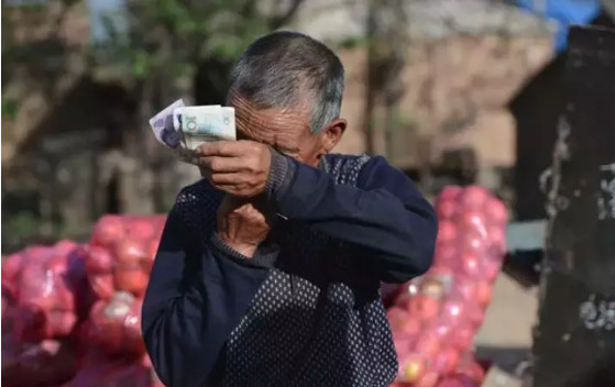 "80元餐费压垮贵州父亲,网友呼吁关注贫困家庭"