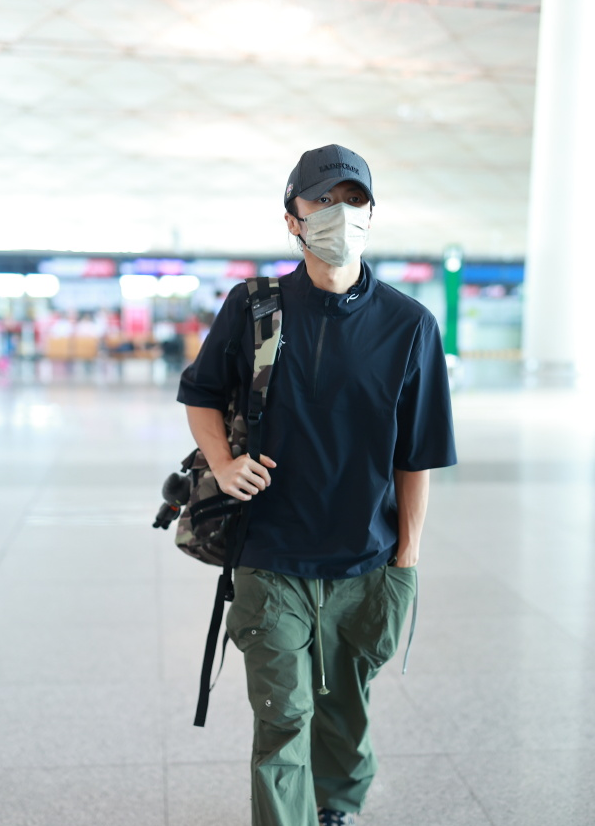 谢霆锋长子谢振轩澳洲游玩,疑似恋情曝光,金发女友颜值成熟