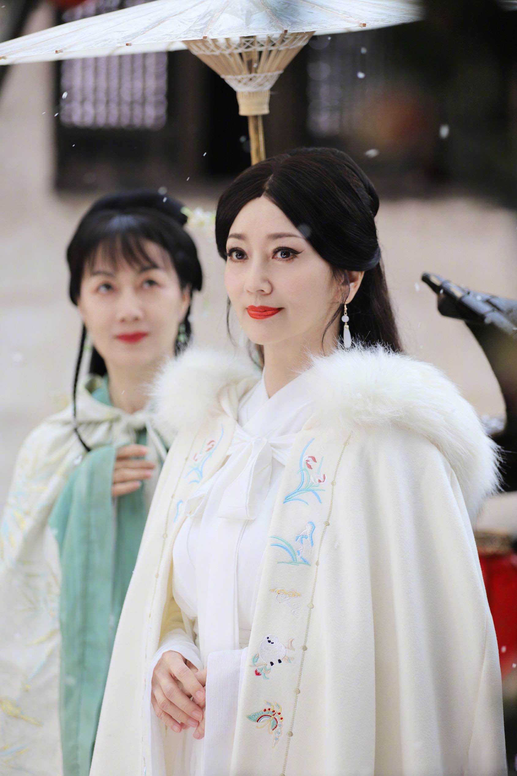 赵雅芝美人未到迟暮时,扮上"白娘子",美得和当年没差