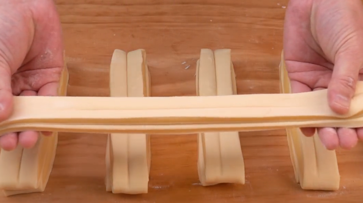 手把手教你做彩色油条,简单易学,厨房小白一学就会!