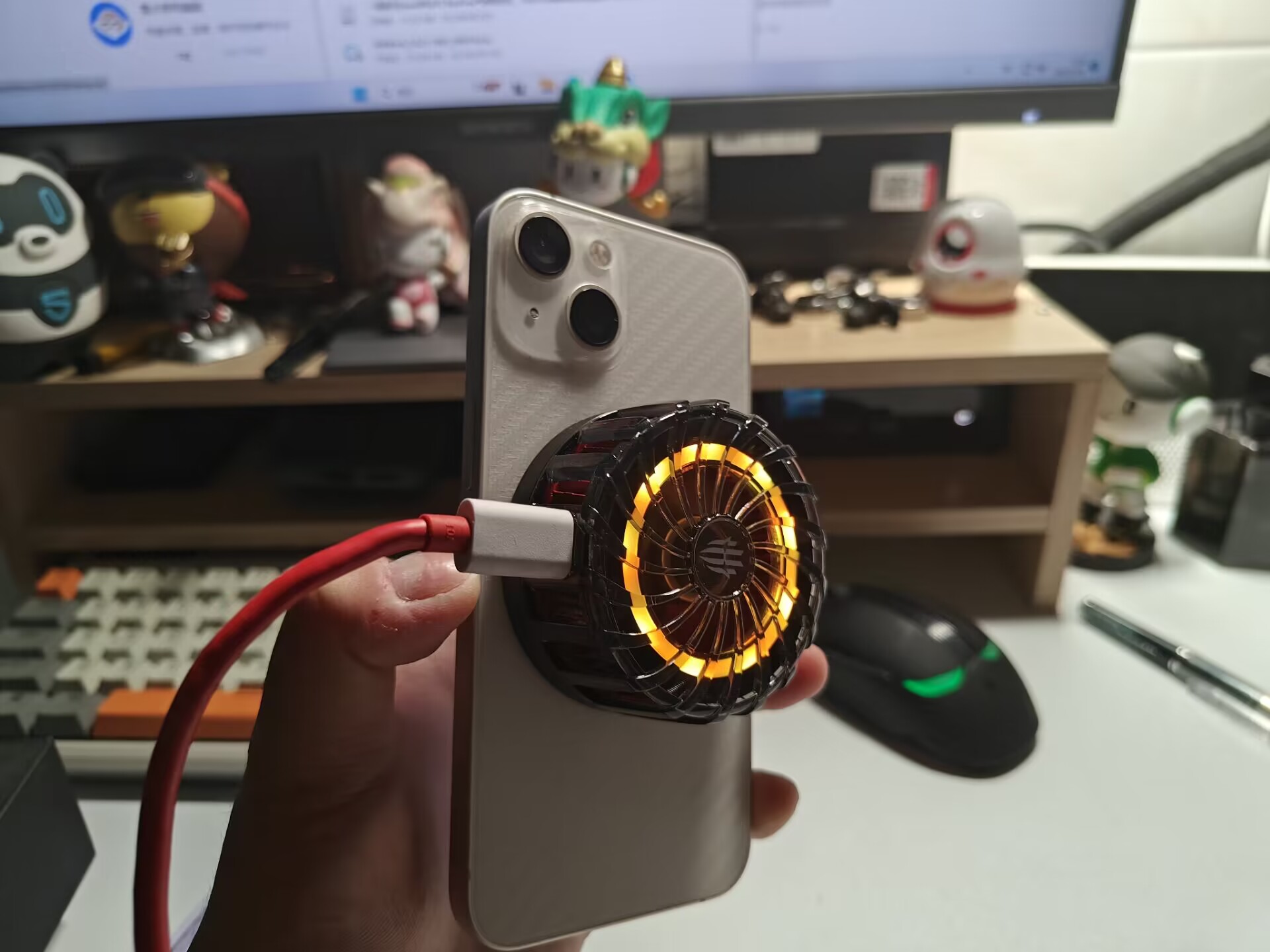 散热真英雄?红魔磁吸散热器4 Pro,告别发烫!