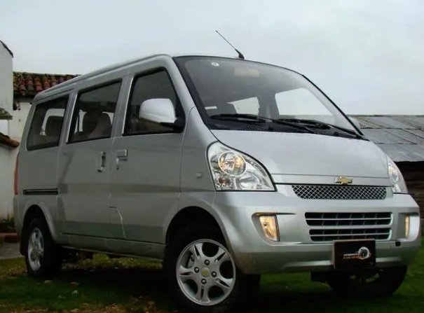 98万买面包车?雪佛兰总算良心一回!全新n300全系侧滑门