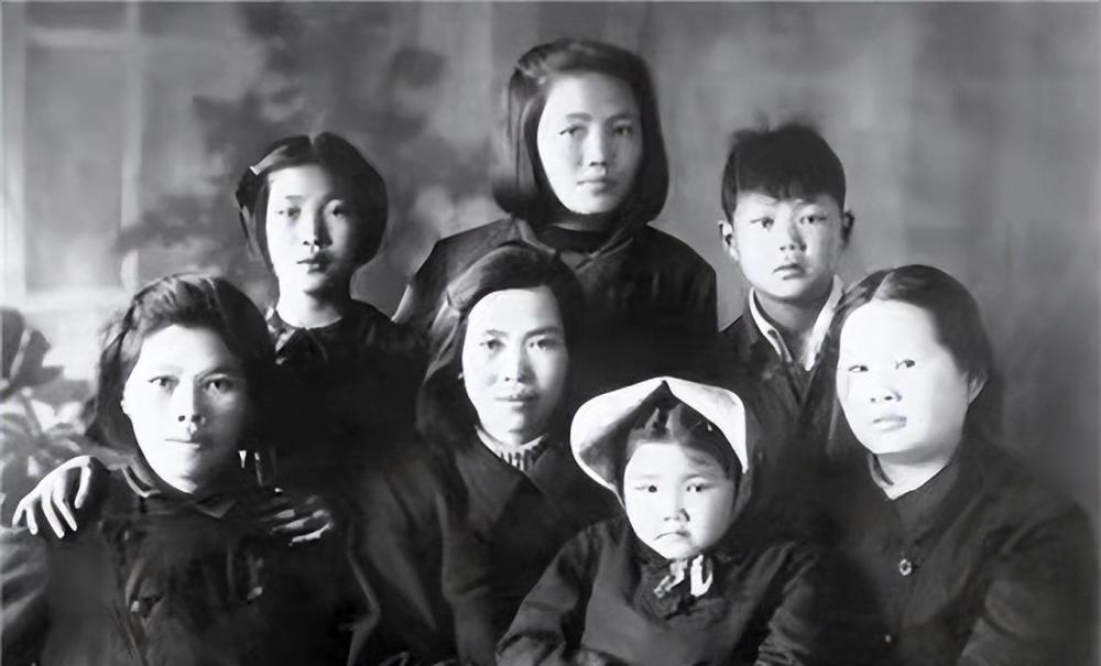 贺怡车祸身亡并非意外?多年后才得知:她临死前看到有人举着火把