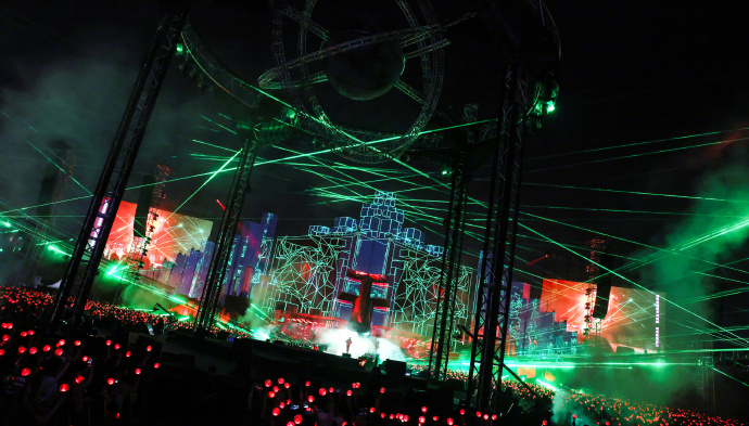 科班出身,成绩斐然,华晨宇是武汉音乐学院的骄傲