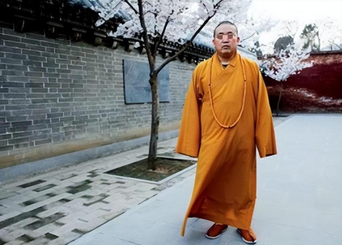 "奢靡和尚"释永信,开百万豪车,穿16万袈裟,有30亿美元存款