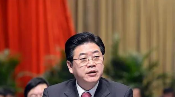 案例:"四光"书记李亿龙敛财4900万,情妇做区长,开房汇报工作