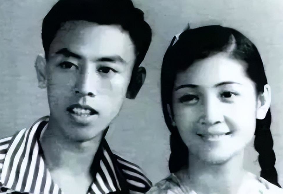 87岁黄俊英向86岁妻子崔凌霄公开表白,广东网友:这才是郎才女貌