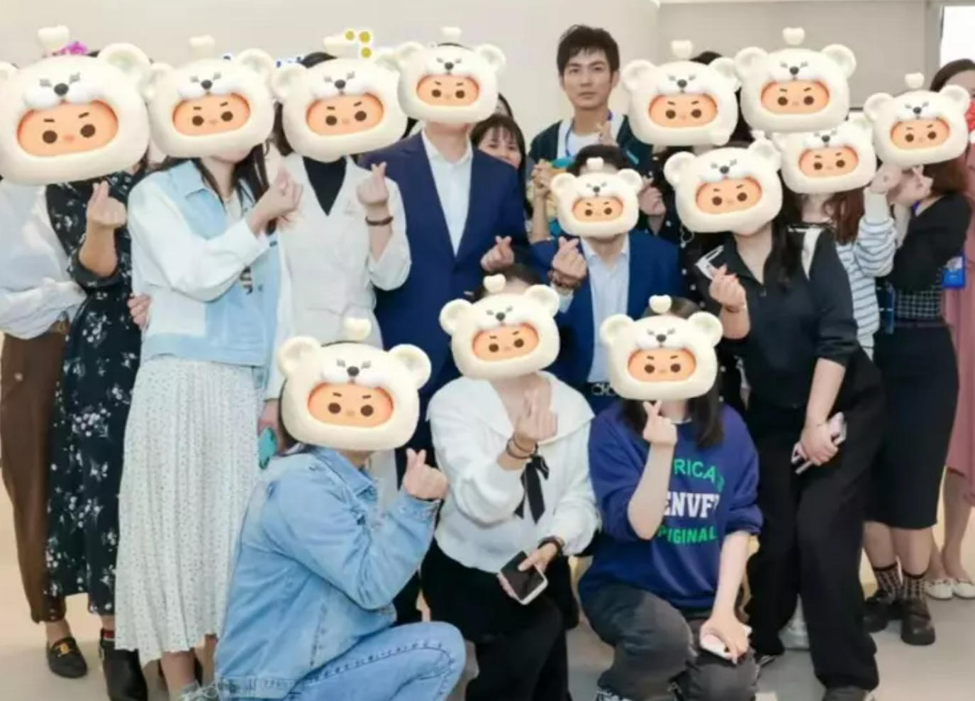 不老男神钟汉良曝近况,身形消瘦皱纹明显,模样帅气似酷小伙