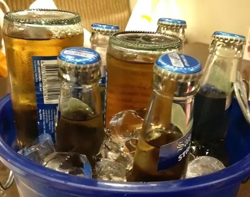 一杯白酒等於多少啤酒?酒桌上如何喝才能不吃虧?標準答案來了!