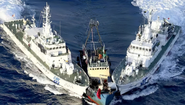 爱国渔民詹其雄冒险守护我国海域闽晋渔5179号以小搏大展雄威