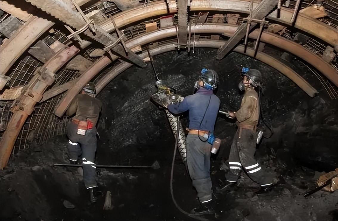 纪实:科级干部郝鹏俊:敛财三亿,北京海南38套房,惊动中央