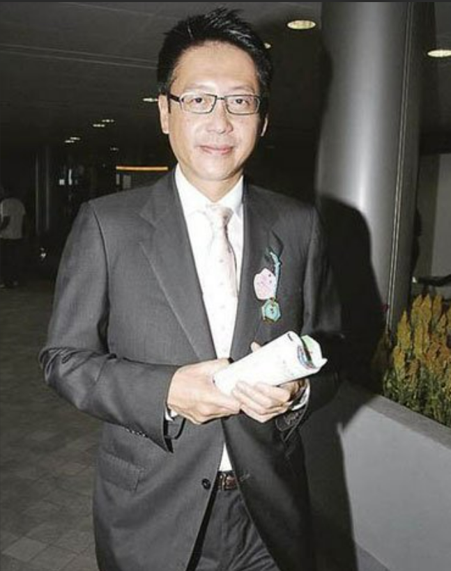 何超琼婚礼细节曝光,陈百强心中只有悲伤,新娘表情低落?