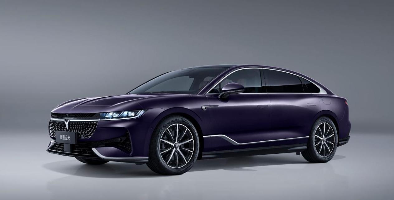 岚图追光phev,纯电续航262km的四驱轿车,行政级phev新选择